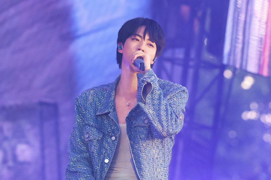 #RUNSEOKJIN_EP.TOUR in Amsterdam: Live Viewing
(2025)_6914e13054145.jpeg