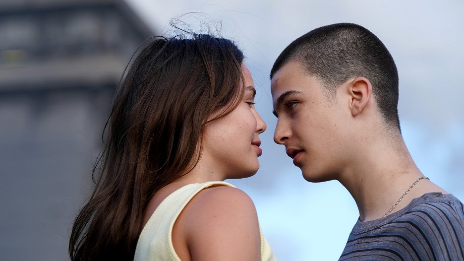 Zběsilá láska
(2025)_6914df7ed6b96.jpeg